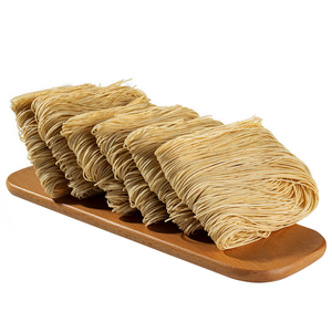 Noodles de café da manhã em casa, macarrão chinês de macarrão chinês Nutrição encontra delícia