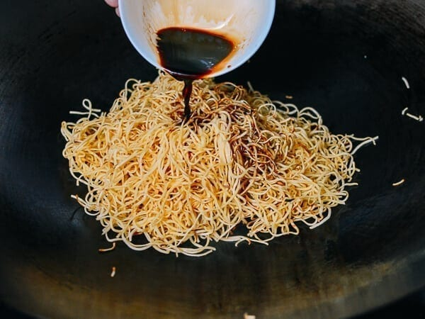 macarrão seco de chow mein