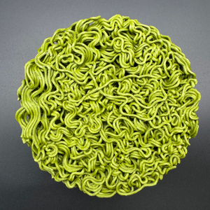 Macarrão vegetal Liji feito com farinha de trigo e couve orgânica em pó com baixo teor de proteínas e alimentos secos